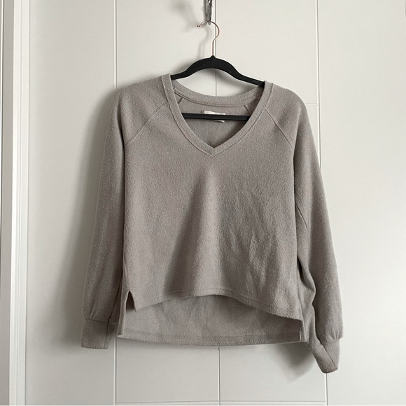 Abercrombie & Fitch Sweaters - Abercrombie and Fitch V neck Sweater